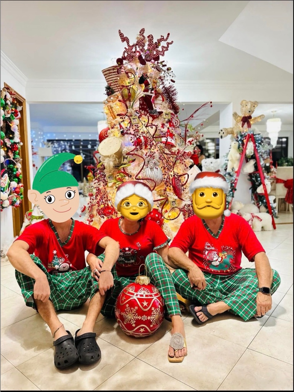 3 Sets of Feliz Navidad pajamas, include scarf ,pajamas are different sizes